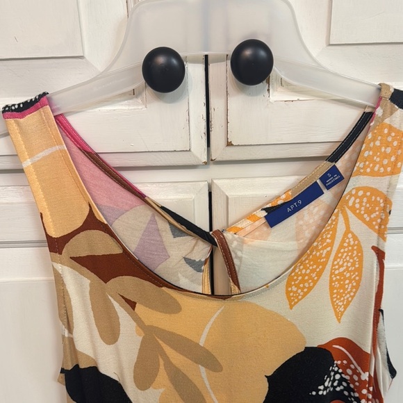 Colorful Sleeveless Women's Top - Picture 2 of 5